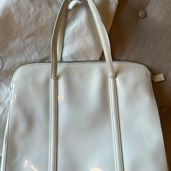 Prada
Vintage Re-Edition 1995 Handbag in White - Picture 4 of 8